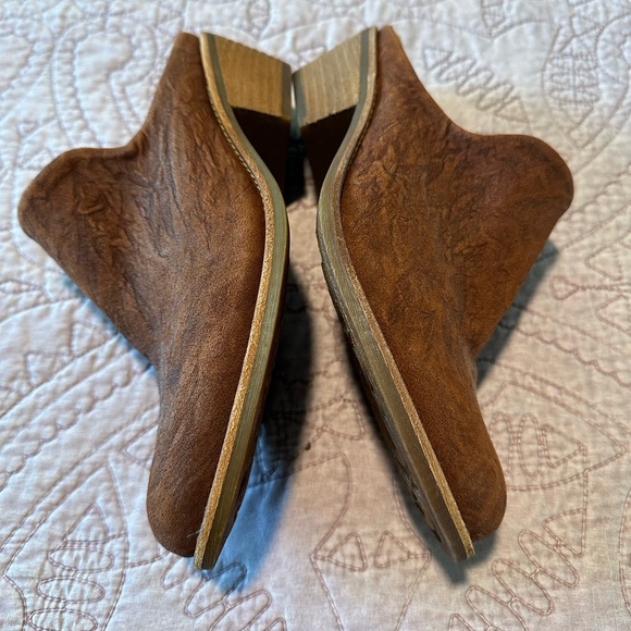 Sofft Women’s Rich Brown Suede heeled mules - Picture 8 of 11